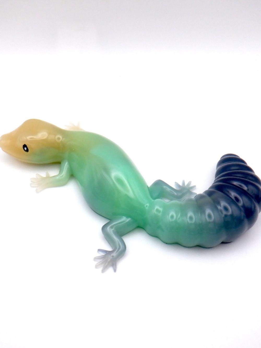 Handmade Resin Lizard - Picture 5 of 6